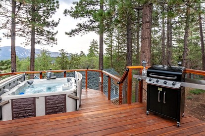 Remodeled Cabin with Impressive Private Deck in California - Big Bear, California - glamping.directory