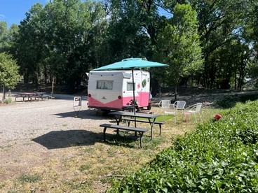 Charming Vintage Shasta Camper with Riverside Glamping Charm Near Pavilion Food Truck Scene in Mayhill, New Mexico - Mayhill, New Mexico - glamping.directory