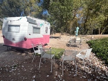 Charming Vintage Shasta Camper with Riverside Glamping Charm Near Pavilion Food Truck Scene in Mayhill, New Mexico - Mayhill, New Mexico - glamping.directory