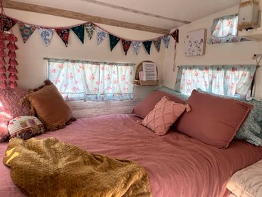 Charming Vintage Shasta Camper with Riverside Glamping Charm Near Pavilion Food Truck Scene in Mayhill, New Mexico - Mayhill, New Mexico - glamping.directory