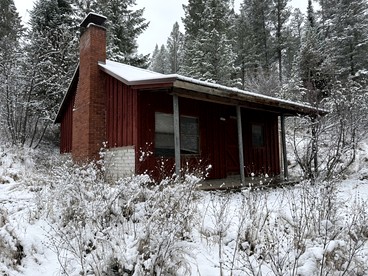Peaceful Historic Cabins with Stocked Lake & Outdoor Adventures near Swan Valley, Idaho - Swan Valley, Idaho - glamping.directory