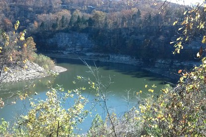 Lakefront Cottage Getaway near Daniel Boone National Forest in Kentucky - Somerset, Kentucky - glamping.directory