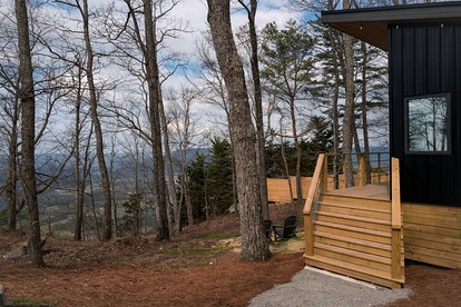 Scenic Studio Chalet with Panoramic Brow Views & Outdoor Shower near Cloudland Canyon, Menlo, Georgia - Menlo, Georgia - glamping.directory