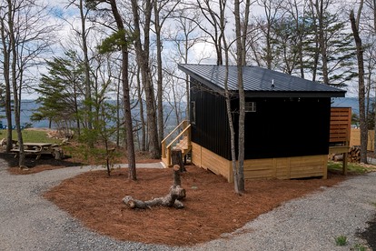 Scenic Studio Chalet with Panoramic Brow Views & Outdoor Shower near Cloudland Canyon, Menlo, Georgia - Menlo, Georgia - glamping.directory