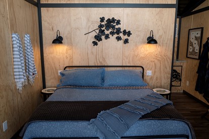 Scenic Studio Chalet with Panoramic Brow Views & Outdoor Shower near Cloudland Canyon, Menlo, Georgia - Menlo, Georgia - glamping.directory