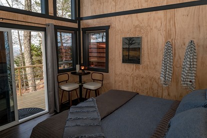 Scenic Studio Chalet with Panoramic Brow Views & Outdoor Shower near Cloudland Canyon, Menlo, Georgia - Menlo, Georgia - glamping.directory