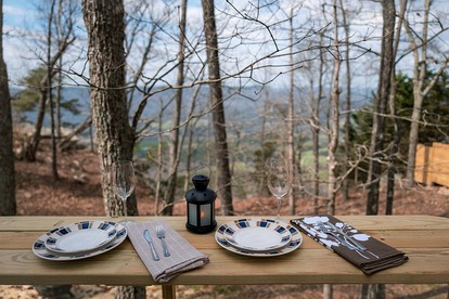 Scenic Studio Chalet with Panoramic Brow Views & Outdoor Shower near Cloudland Canyon, Menlo, Georgia - Menlo, Georgia - glamping.directory