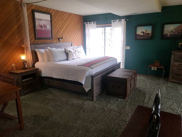 Spacious Bed and Breakfast Suite on Horse Farm for Unique Getaway in Oak Harbor, Washington - Oak Harbor, Washington - glamping.directory