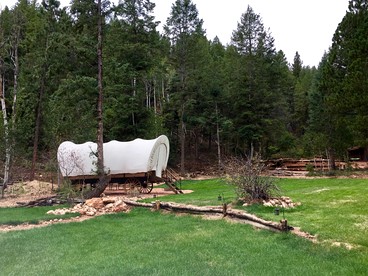 Traditional Conestoga Wagon Perfect for a Family Getaway near Zion National Park, Utah - Alton, Utah - glamping.directory