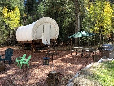 Traditional Conestoga Wagon Perfect for a Family Getaway near Zion National Park, Utah - Alton, Utah - glamping.directory