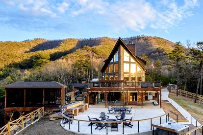 Luxurious A-Frame Mountain Retreat with Hot Tubs & Game Room Near Seneca Rocks, Milam, WV - Milam, West Virginia - glamping.directory