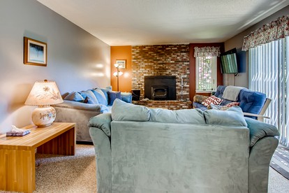 Green Mountain National Forest Getaway: Luxurious Cabin in Pittsfield, Vermont - Pittsfield, Vermont - glamping.directory