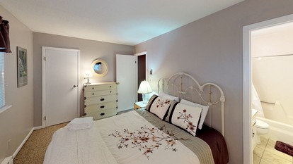 Green Mountain National Forest Getaway: Luxurious Cabin in Pittsfield, Vermont - Pittsfield, Vermont - glamping.directory