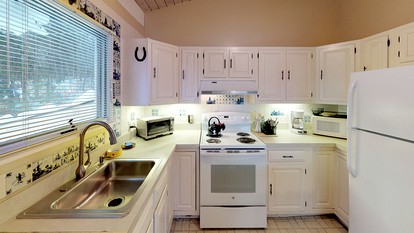 Green Mountain National Forest Getaway: Luxurious Cabin in Pittsfield, Vermont - Pittsfield, Vermont - glamping.directory