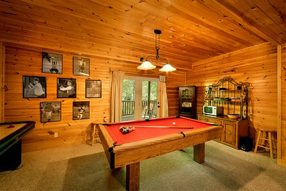 Tennessee Mountain Cabin Rental for Glamping near Gatlinburg - Gatlinburg, Tennessee - glamping.directory