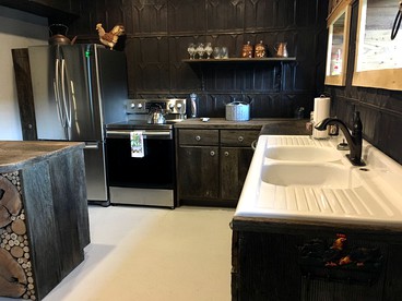 Beautifully Renovated Cottage with a Trout Stream near Watauga Lake, North Carolina - Sugar Grove, North Carolina - glamping.directory