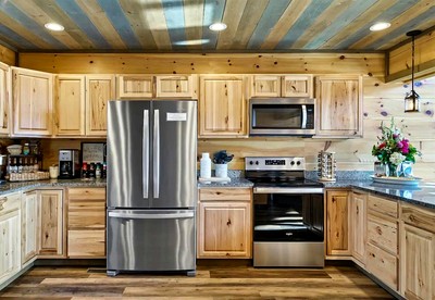Luxurious Sevierville Mountain Retreat • Heated Indoor Pool, Hot Tub & Arcade, Sevierville, TN - Sevierville, Tennessee - glamping.directory