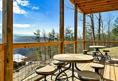 Luxurious Sevierville Mountain Retreat • Heated Indoor Pool, Hot Tub & Arcade, Sevierville, TN - Sevierville, Tennessee - glamping.directory