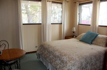 Romantic Weekend Getaway in a Bed and Breakfast in Ocean View, Hawaii - glamping.directory