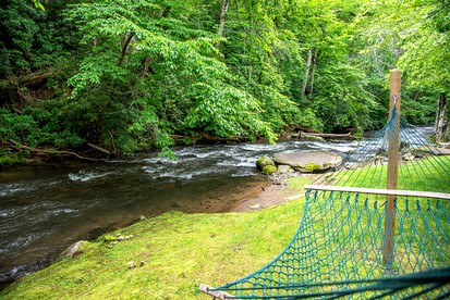 Creekside Secluded Yurt with Jacuzzi in Topton, North Carolina - Topton, North Carolina - glamping.directory
