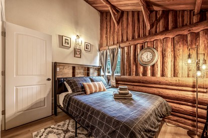 Glamping Cabin Retreat: Tranquil Escape in McKenzie Bridge, Oregon - McKenzie Bridge, Oregon - glamping.directory