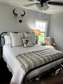 Spectacular Secluded Cottage in Round Top, Texas - Round Top, Texas - glamping.directory