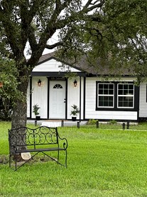Spectacular Secluded Cottage in Round Top, Texas - glamping.directory