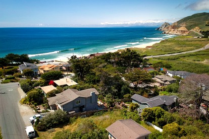Stunning Ocean View Vacation Rental Ideal for the Perfect Getaway in Montara, CA - Montara, California - glamping.directory