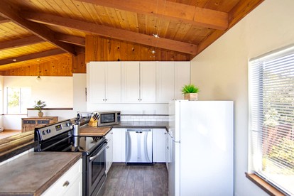 Stunning Ocean View Vacation Rental Ideal for the Perfect Getaway in Montara, CA - Montara, California - glamping.directory