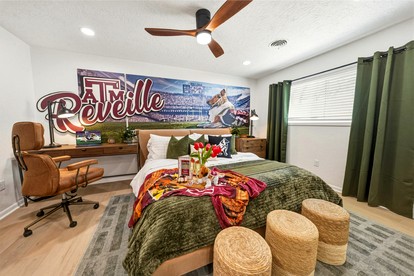 Ultimate Game Day Retreat with Arcade, Pool Table & Fire Pit in College Station, Texas - College Station, Texas - glamping.directory
