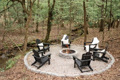 Enchanting Creekside Mountain Cabin Retreat with Luxury Amenities in the Heart of Scenic Blue Ridge, Georgia - Blue Ridge, Georgia - glamping.directory