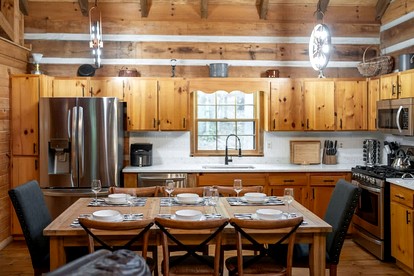 Enchanting Creekside Mountain Cabin Retreat with Luxury Amenities in the Heart of Scenic Blue Ridge, Georgia - Blue Ridge, Georgia - glamping.directory