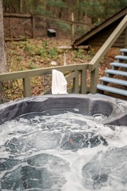 Enchanting Creekside Mountain Cabin Retreat with Luxury Amenities in the Heart of Scenic Blue Ridge, Georgia - Blue Ridge, Georgia - glamping.directory