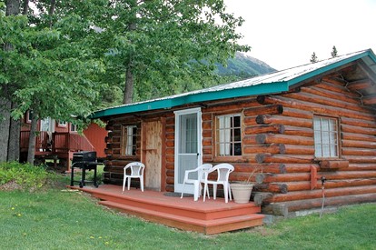 Pet-Friendly Cottage with a Wood-Burning Stove in Chugach National Forest, Alaska - Cooper Landing, Alaska - glamping.directory