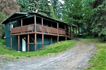 Pet-Friendly Cottage with a Wood-Burning Stove in Chugach National Forest, Alaska - glamping.directory