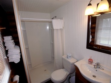 Pet-Friendly Cottage with a Wood-Burning Stove in Chugach National Forest, Alaska - Cooper Landing, Alaska - glamping.directory