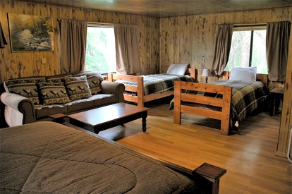 Pet-Friendly Cottage with a Wood-Burning Stove in Chugach National Forest, Alaska - Cooper Landing, Alaska - glamping.directory