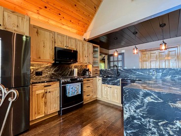 Gorgeous Cabin Surrounded by Trees and Barbecue Provided in Bridgton, Maine - Bridgton, Maine - glamping.directory