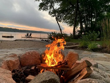 Gorgeous Cabin Surrounded by Trees and Barbecue Provided in Bridgton, Maine - Bridgton, Maine - glamping.directory