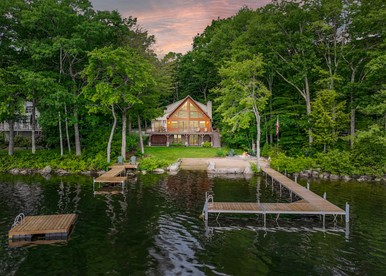 Gorgeous Cabin Surrounded by Trees and Barbecue Provided in Bridgton, Maine - Bridgton, Maine - glamping.directory