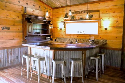 Delightful Equipped Barn with Pond Views in Texas - Bryan, Texas - glamping.directory