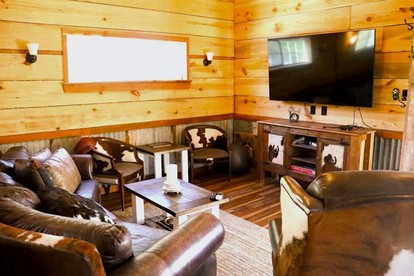 Delightful Equipped Barn with Pond Views in Texas - Bryan, Texas - glamping.directory