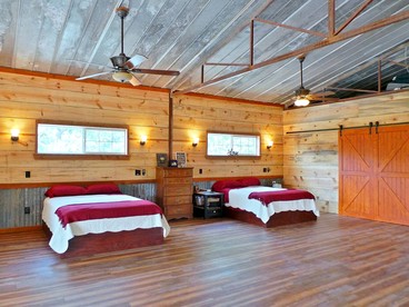 Delightful Equipped Barn with Pond Views in Texas - Bryan, Texas - glamping.directory