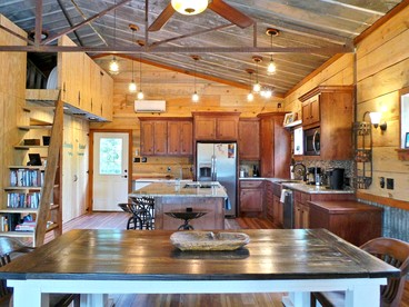 Delightful Equipped Barn with Pond Views in Texas - Bryan, Texas - glamping.directory