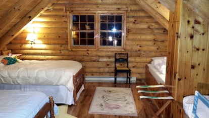 Log Cabin Rental for Eight Guests with Walk-Out Bedroom near Manchester, Vermont - Sandgate, Vermont - glamping.directory