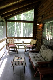 Log Cabin Rental for Eight Guests with Walk-Out Bedroom near Manchester, Vermont - Sandgate, Vermont - glamping.directory