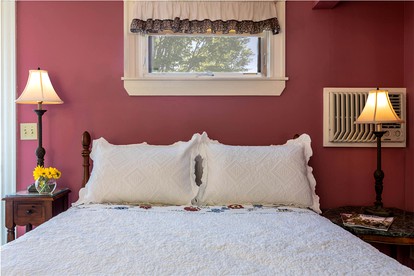 Romantic Stay on a Traditional Farm near the Kennebec River, Maine - Hallowell, Maine - glamping.directory