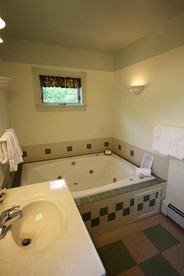 Romantic Stay on a Traditional Farm near the Kennebec River, Maine - Hallowell, Maine - glamping.directory