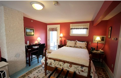 Romantic Stay on a Traditional Farm near the Kennebec River, Maine - Hallowell, Maine - glamping.directory