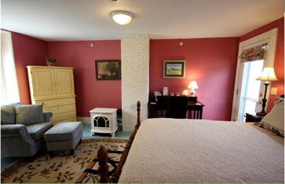 Romantic Stay on a Traditional Farm near the Kennebec River, Maine - Hallowell, Maine - glamping.directory